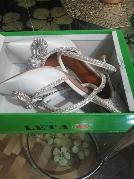 Женские туфли белые