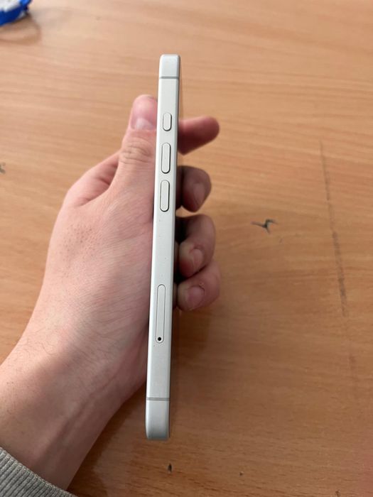 Iphone 16 в белом цвете