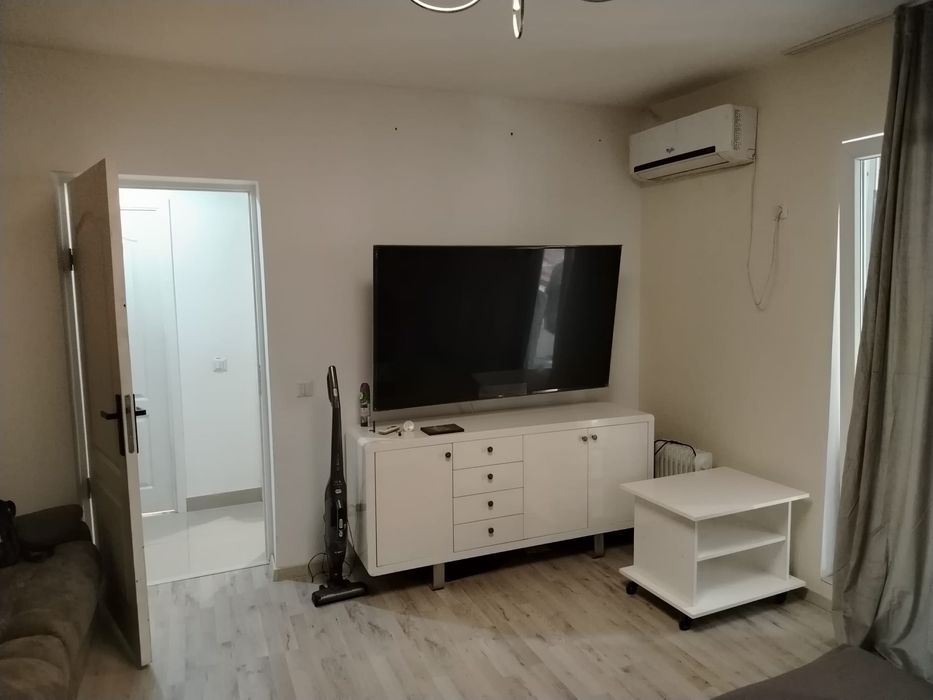 Închiriez garsonieră titan