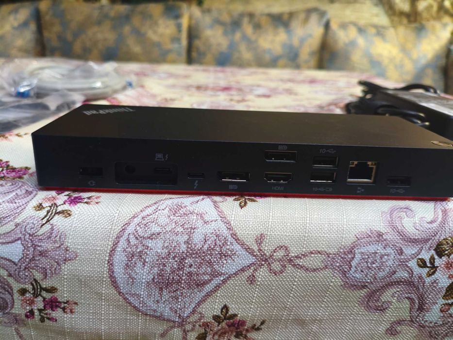 Док-станция Lenovo ThinkPad Universal Thunderbolt 4 Dock