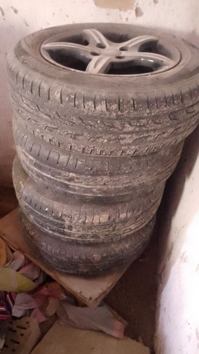 Продам титановые диски с резиной