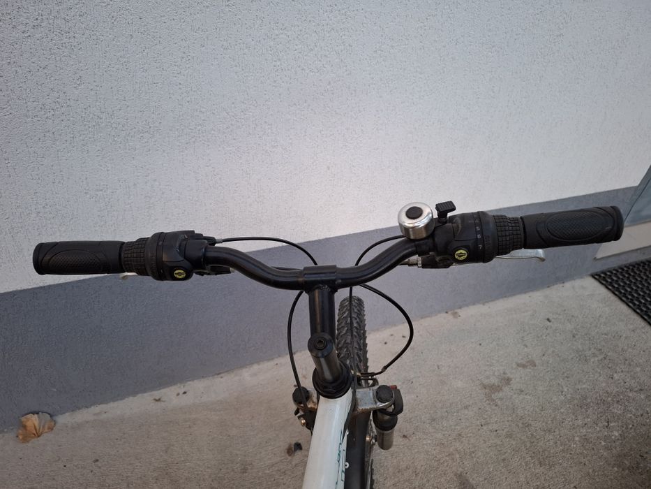 Vând bicicleta  mountanbikee