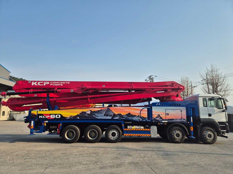 Автобетононасос KCP 60 метров на шасси HOWO SITRAK 10х4