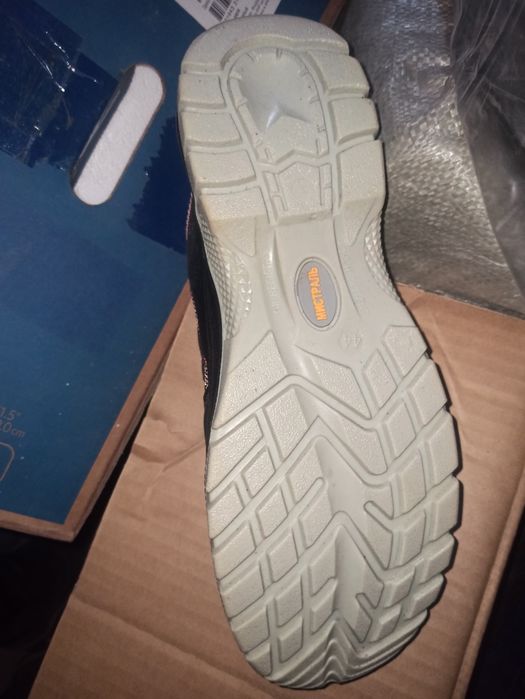 Обувь с железным носком