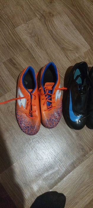 Футболни бутонки