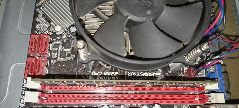 Ona plata H61 Biostar