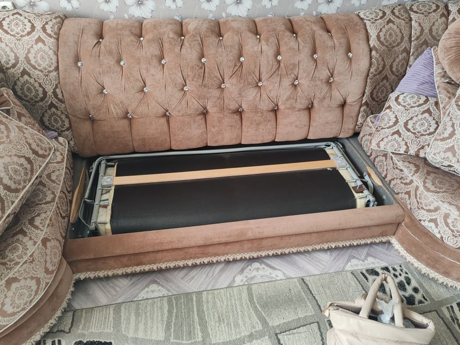 Продам диван 65000