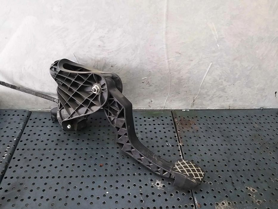 Pedala ambreiaj vw golf 5 1k 1k1721059ch