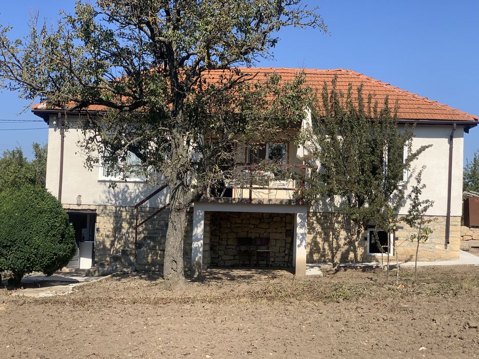 Продава се Къща в с. Карапелит, Област Добрич - 100 кв.м за 470 €/кв.м - Снимка #2