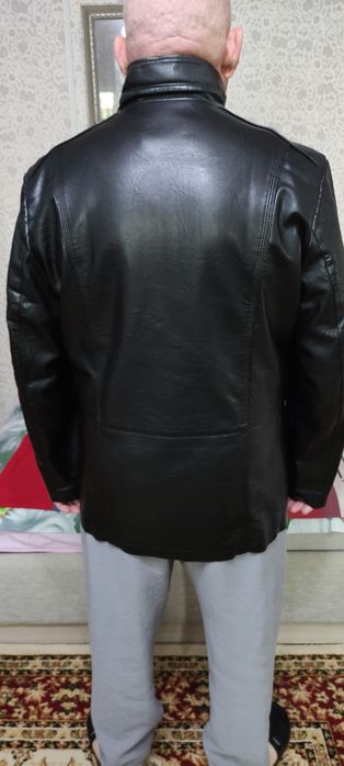 Кожанная осенняя куртка