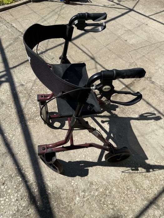 Ролатор за възрастни