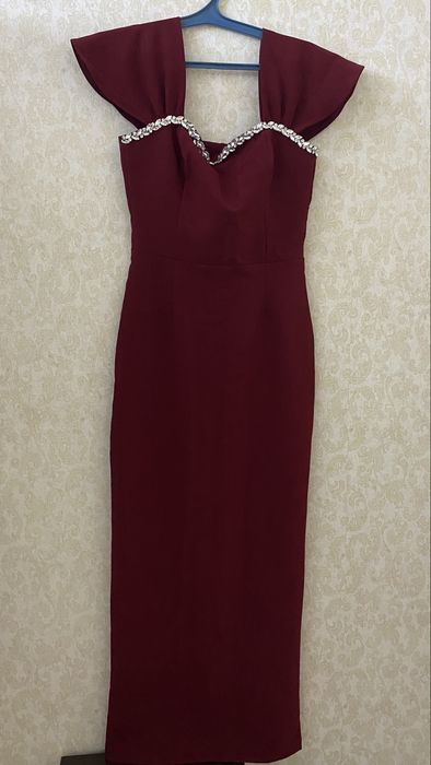 Продам платье  бу  размер 44  одевала 1 раз