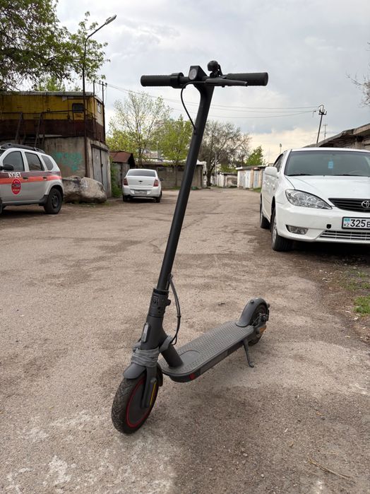 Самокат Xiaomi Mi Electric Scooter Pro 2