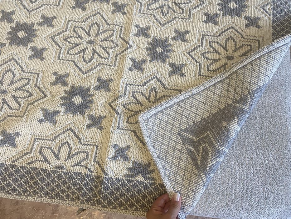 Продам диван белый