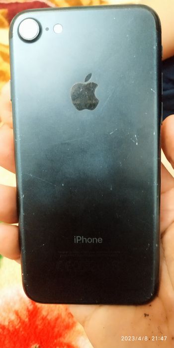 Телефон IPhone 7