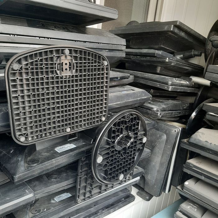 Есть нерабочие мониторы в количестве 40 штук