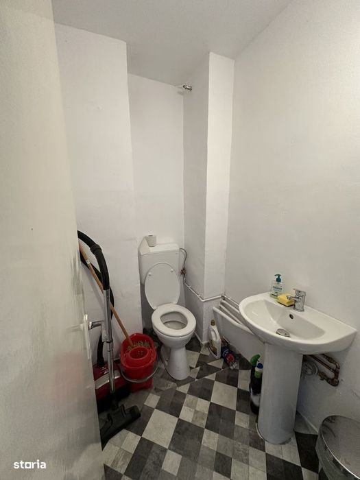 Apartament de 4 camere de vânzare, etaj 3