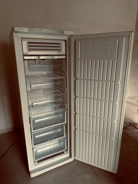 Продам морозильник InDesit