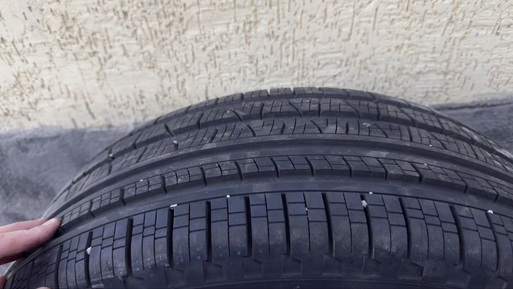 Продам комплект шин PIRELLI 235/60/R18