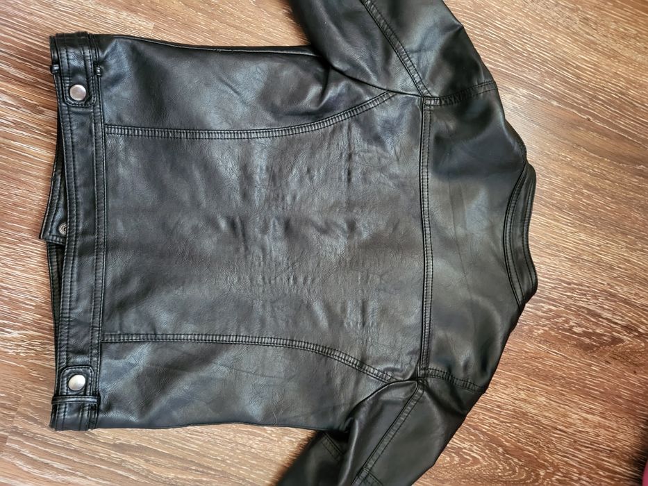 Продам куртку на девочку кож.зам