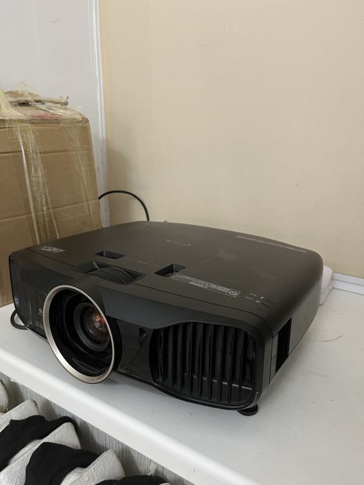 Проектор Epson LCD Projector — H528B