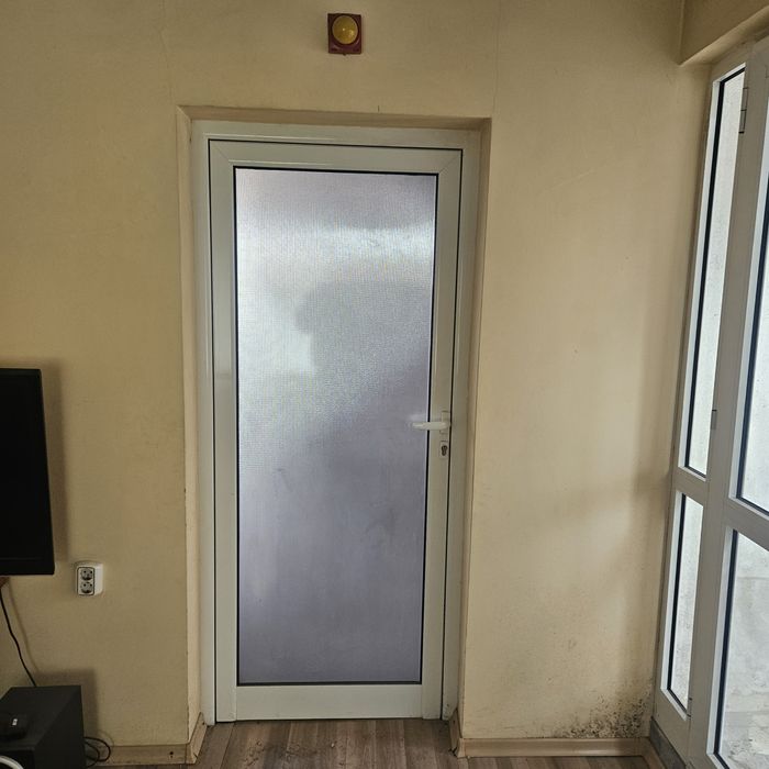 Алуминиева врата