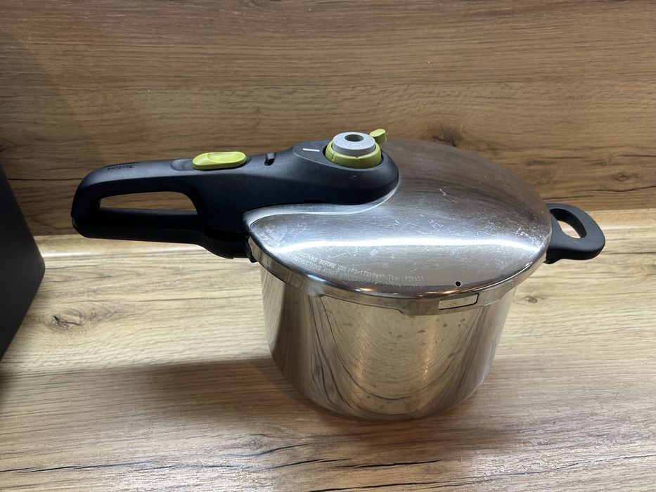 Тенджера под налягане TEFAL