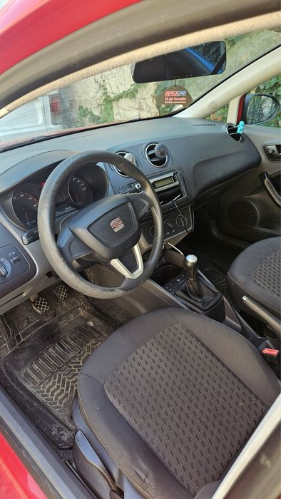 SEAT Ibiza 1.2 benzină, 2009 – Roșu, AC, 1,900 € – URGENT