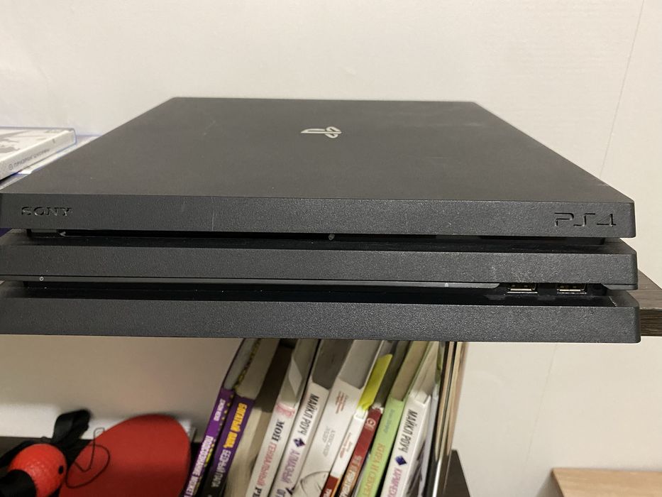 СРОЧНО! PS4 Pro 1TB + 2 джойстика + 2 диска ! пс4 про