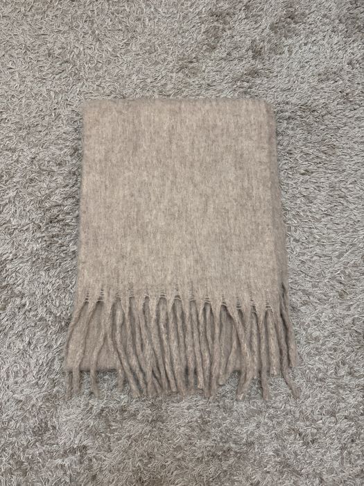 Актуален дамски вълнен шал