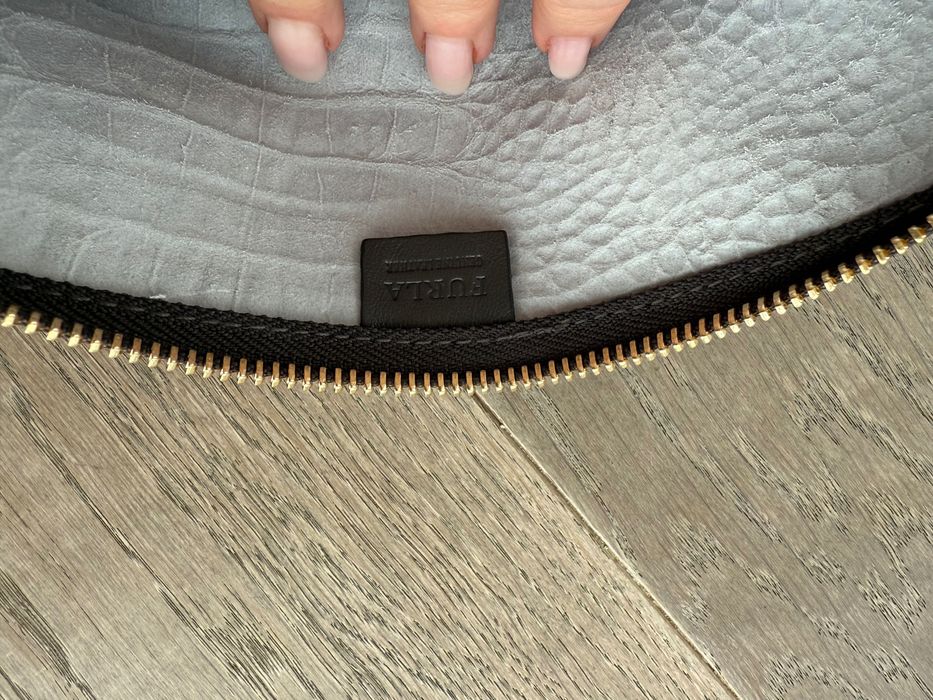 Козметичка Furla