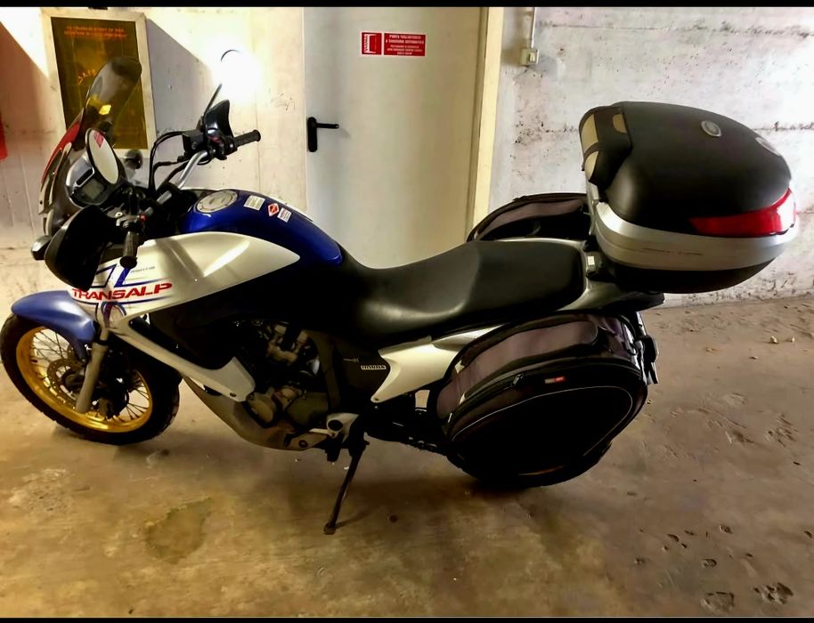 Honda Transalp 700, 2010 cu ABS