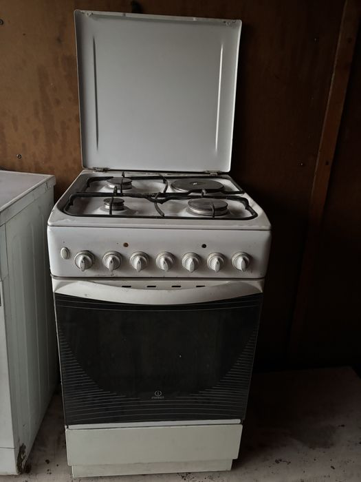 Продам газ плиту