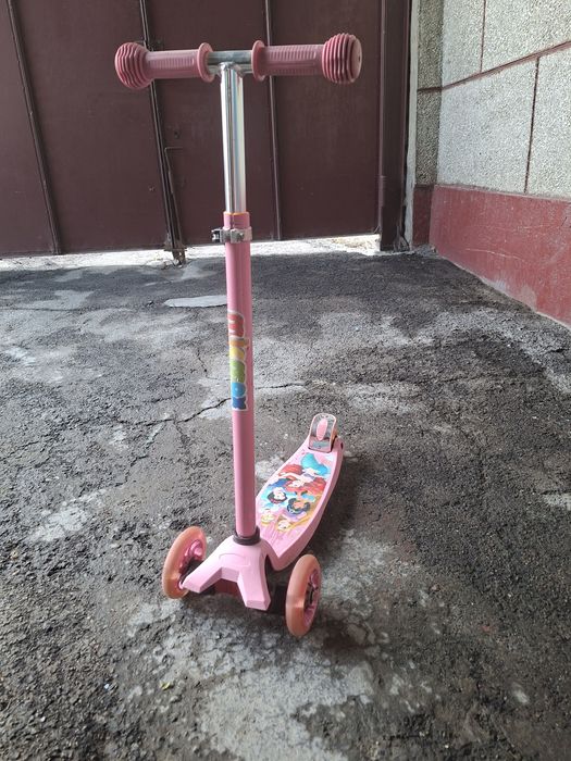 Детский самокат для девочки