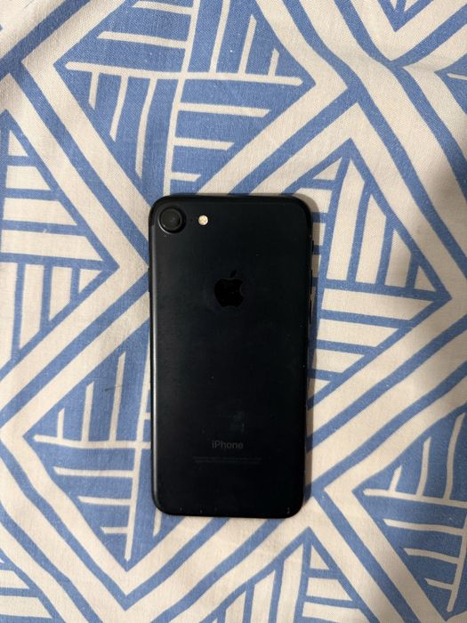 Apple iPhone 7 в черном цвете не работающий! На запчасти