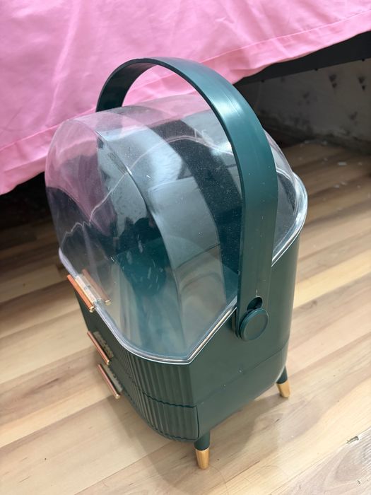 Продам косметический шкафчик