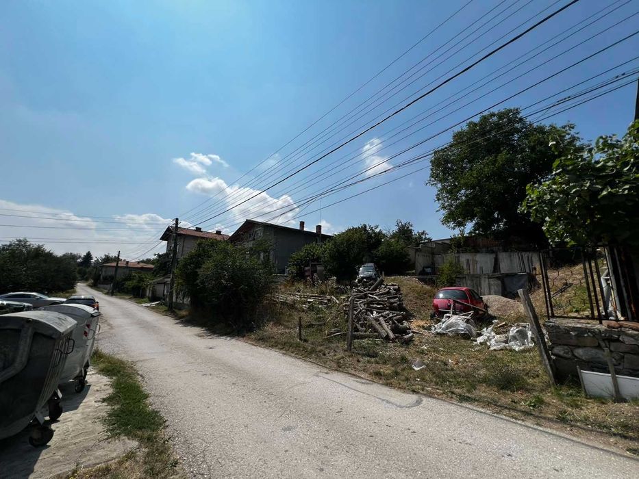 Парцел в регулация с проект за къща – гр. Сливница