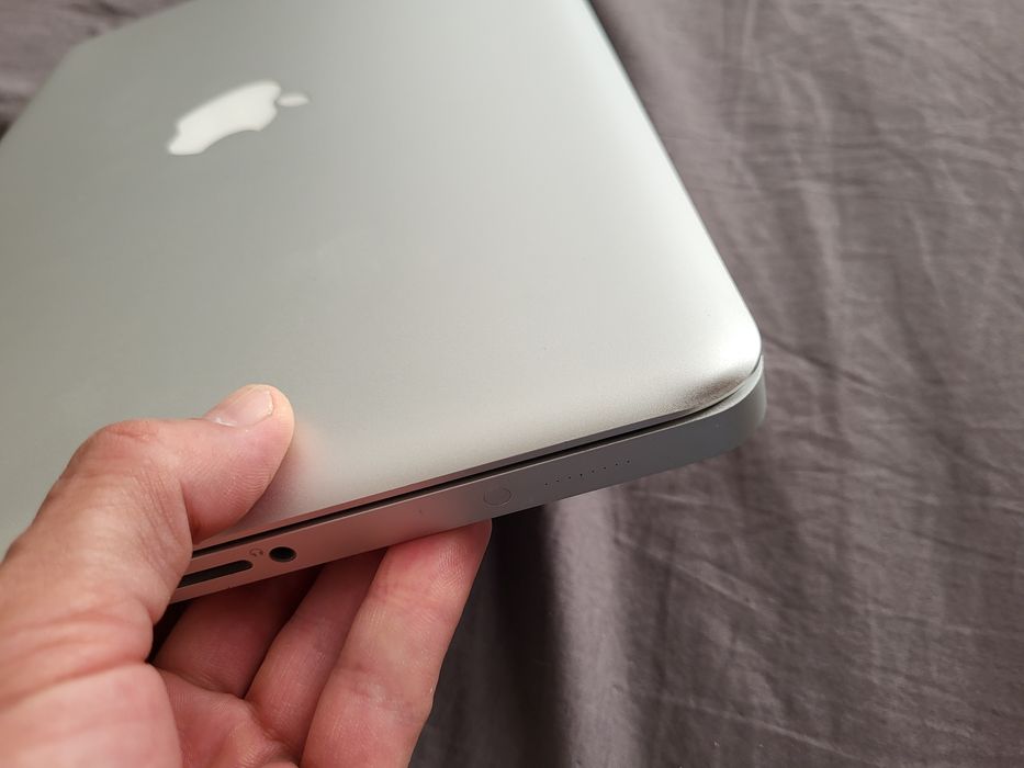 MacBook Pro 13' 16 RAM SSD Linux Mint