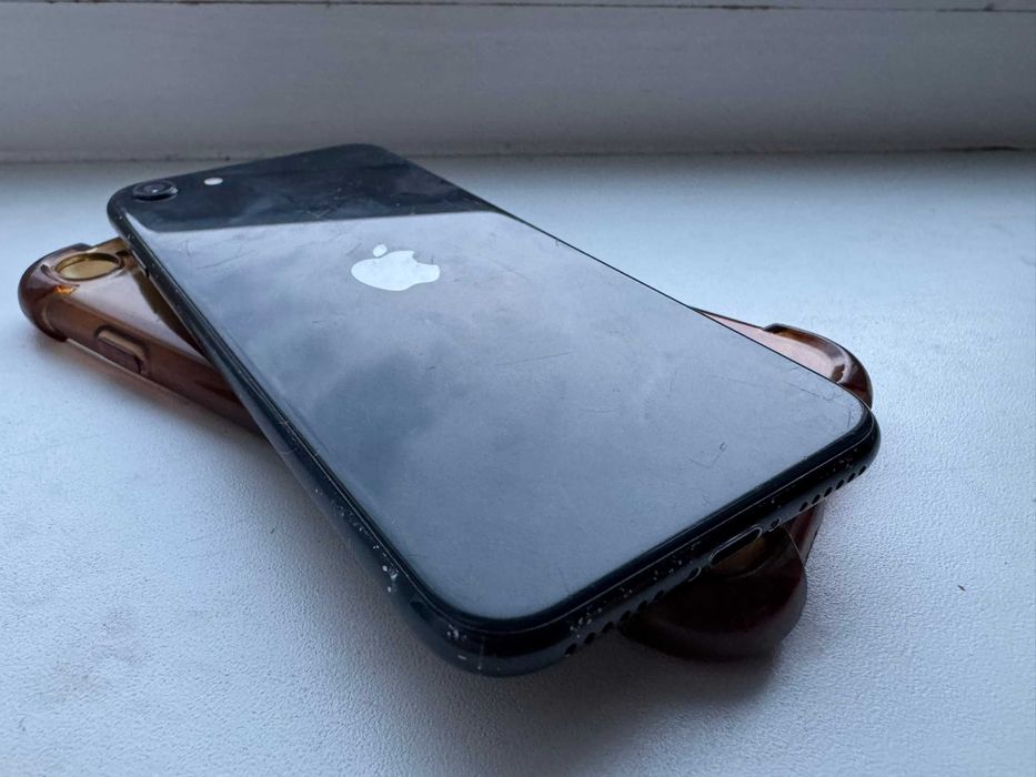 Продам iphone SE 2022 gen 3