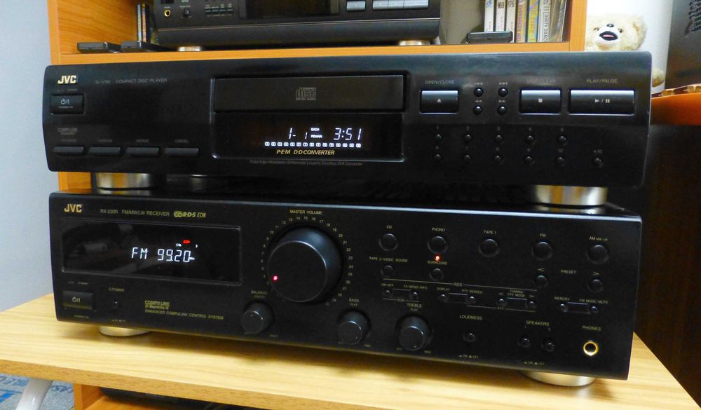 Amplituner si CD player JVC