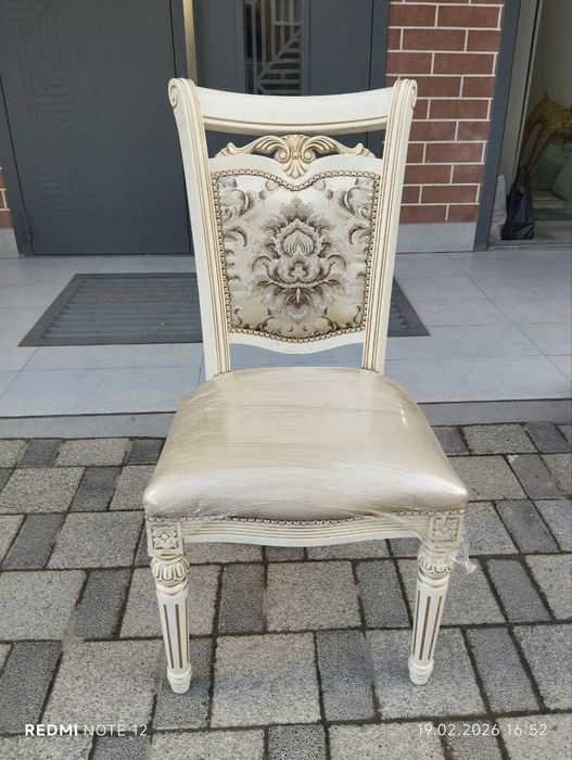 Продаются стол и стулья