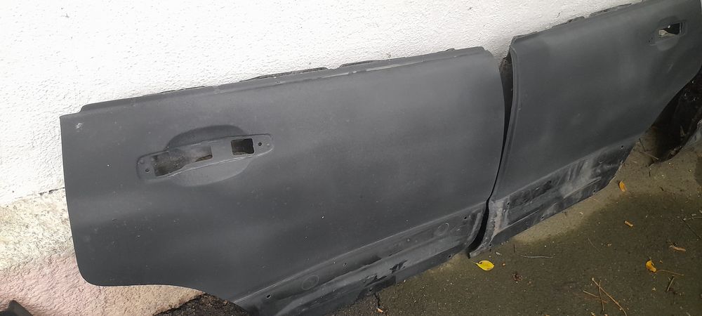 Двери на ф о р е с т е р.