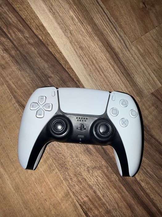 Продаю Playstation 5 (PS5)