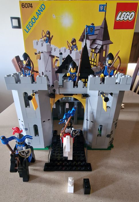 Продавам Lego 6074 Black Falcon's Fortress от 1986
