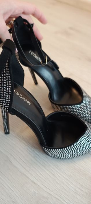 Pantofi de dama cu pietricele