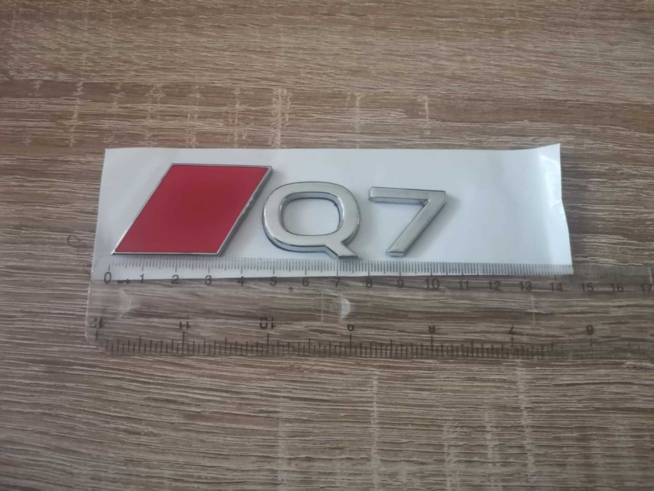 сребриста емблема Audi Q7 нов стил