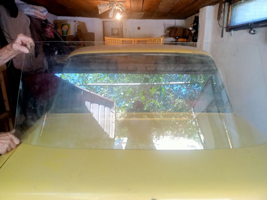 Новое стекло переднее на газон