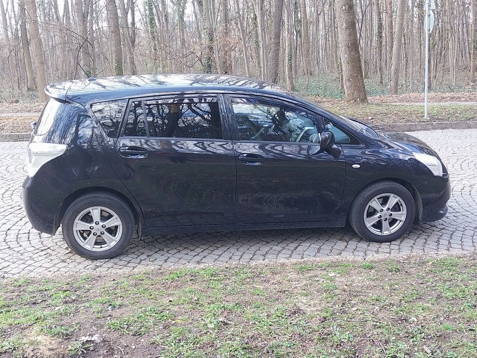 Тойота версо 2012г АВТОМАТИК 1.8 147к.с.