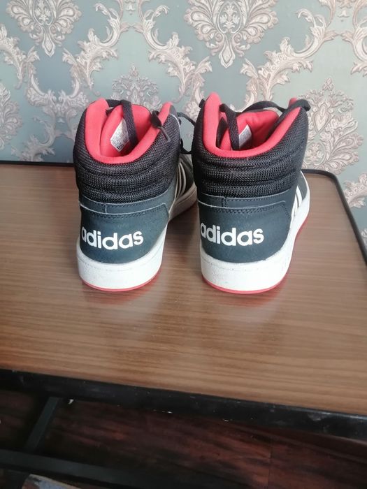 Кроссовки высокие