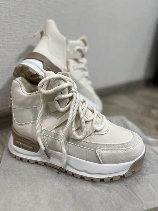 Продам зимние ботинки